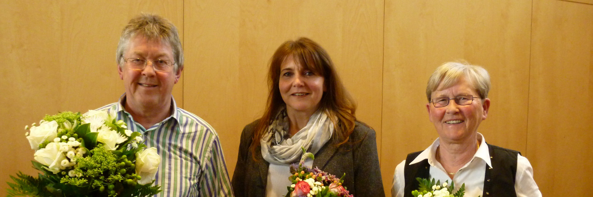 Renate Wild, Anja Nold und Edgar Schöneberger (v.r.n.l.) bei der Ehrung des Hessischen Kegler- und Bowlingverbandes